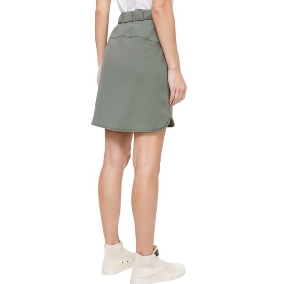 Lululemon Grey Sage On The Fly Skirt *Woven sz 2 EUC Army Olive Green - Picture 2 of 11